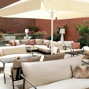 Leonardo Boutique Old Town فندق